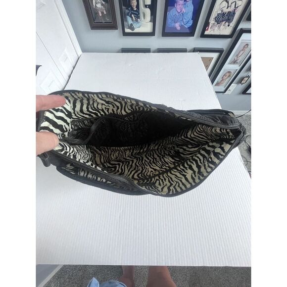 Vera Bradley Black Quilted Messenger Baby Diaper Bag/Changing Pad Zebra Lining - Picture 6 of 11